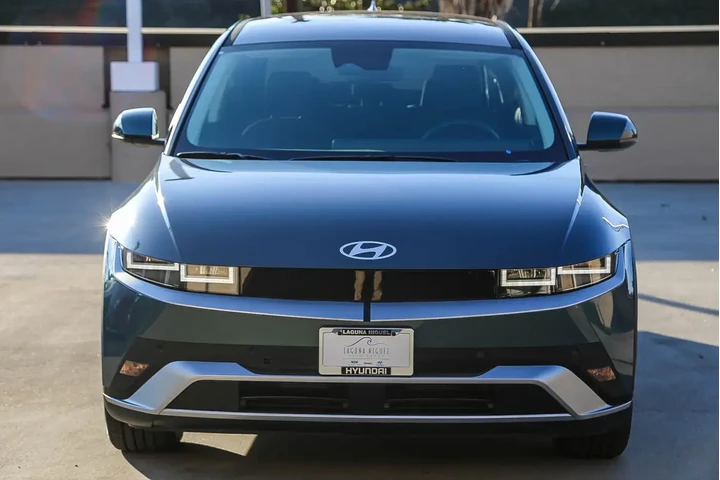 $38995 : Hyundai IONIQ 5 2026 SE 4dr image 2