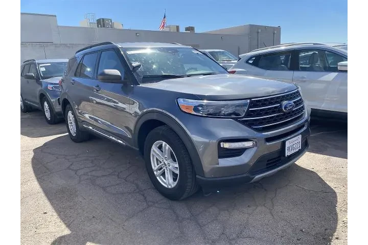 $31498 : Ford Explorer 2024 AWD XLT 4 image 2