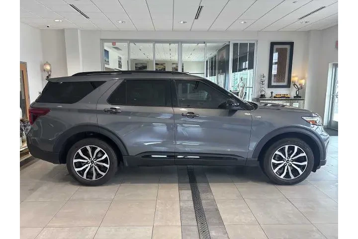 $32597 : Ford Explorer 2022 AWD ST-Li image 2