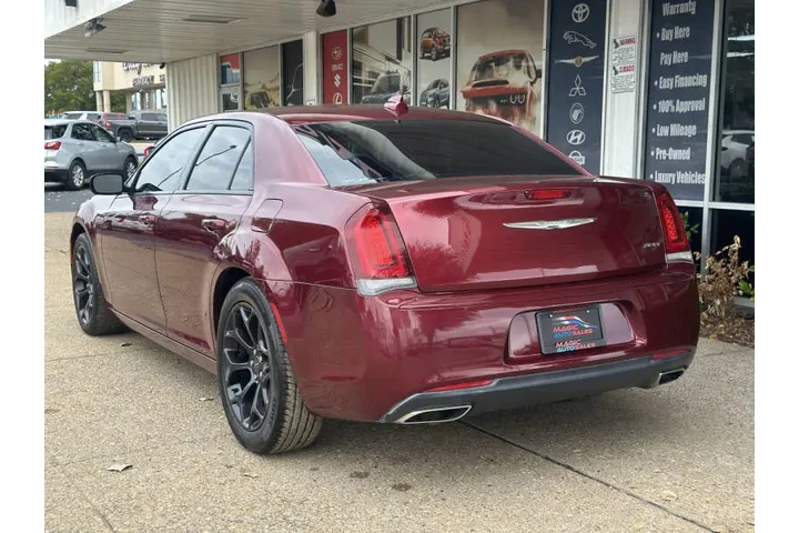 $20499 : 2019 300 Touring image 7
