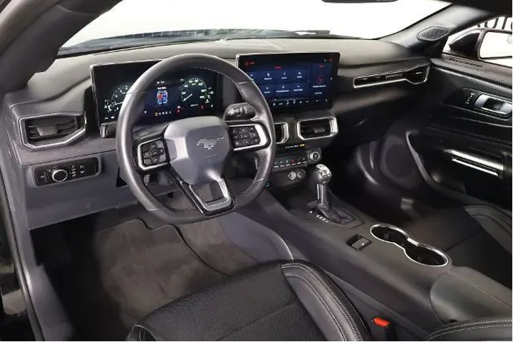 $32576 : Ford Mustang 2026 EcoBoost P image 2