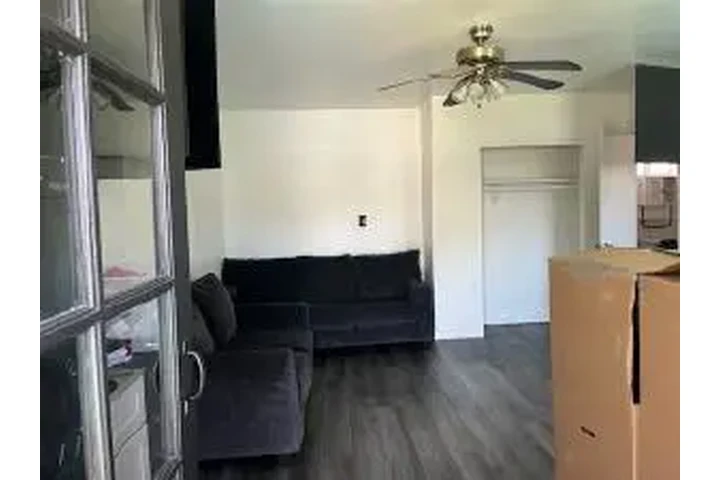 $750 : Cuarto de renta con su baño image 2