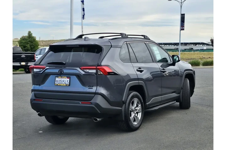 $36000 : Toyota RAV4 2025 AWD XLE 4dr image 4