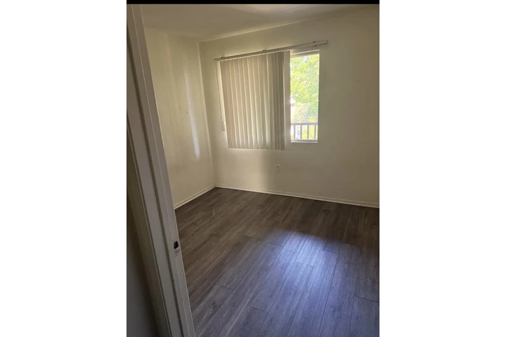 $750 : Cuarto de Renta image 2