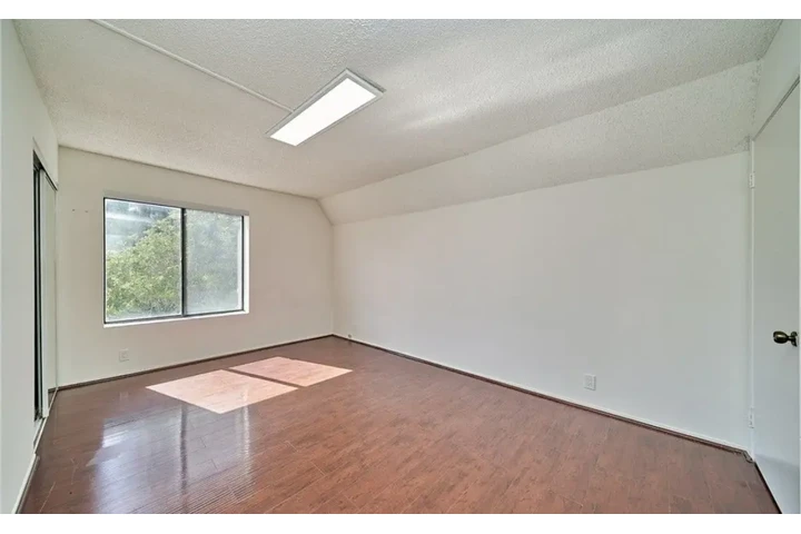 $1950 : 2Bedroom Apt in Vermont Ave image 7