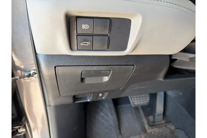 $24297 : Toyota Highlander 2021 XLE 4 image 9