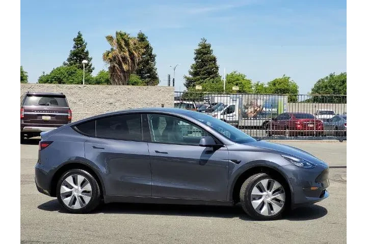 $37500 : Tesla Model Y 2023 AWD 4dr C image 3