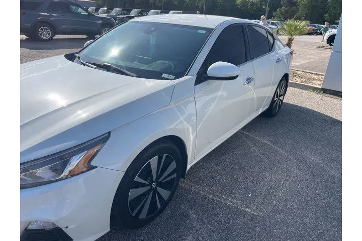 $17148 : Nissan Altima 2021 2.5 SV 4d image 10