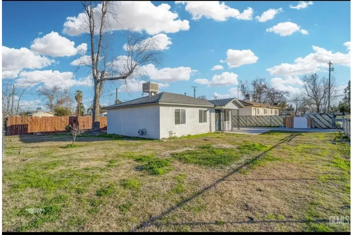 $1075 : Ready to move -in . Available image 5