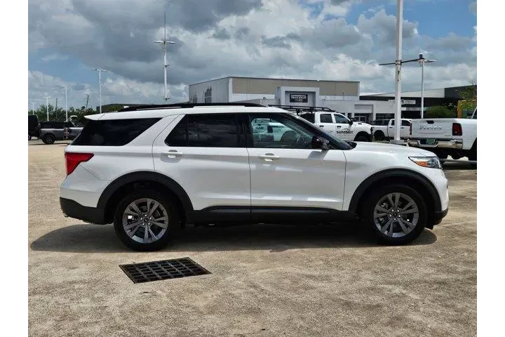 $32400 : Ford Explorer 2022 AWD XLT 4 image 2