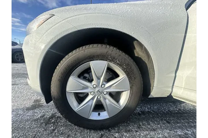 $29999 : Volvo XC60 2022 AWD B5 Momen image 3