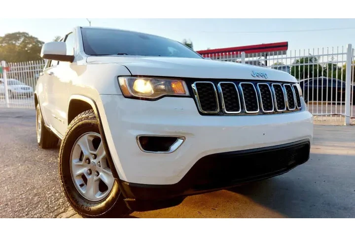 $10990 : 2017 Grand Cherokee Laredo image 3