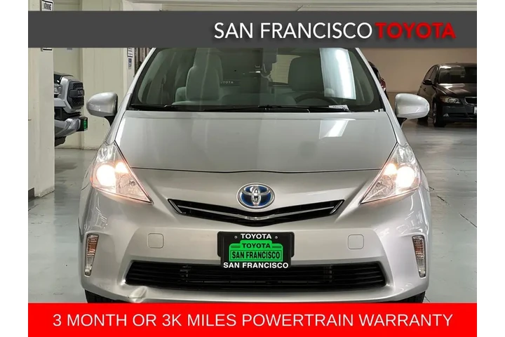 $15988 : 2012 Prius v Three image 8