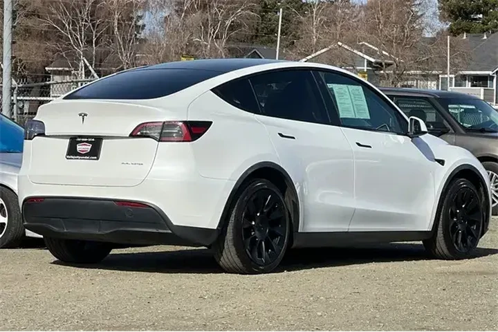 $29990 : Tesla Model Y 2023 AWD Long image 7