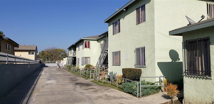 $2675 : Apt 3 rec/1 bano-Compton image 1