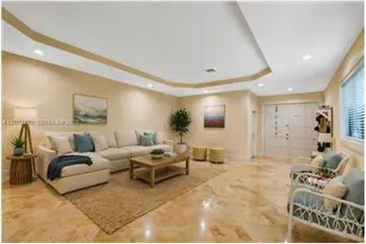 $9900 : Rental property with 3 bedro image 6