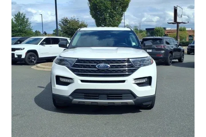 $28897 : Ford Explorer 2024 AWD XLT 4 image 2