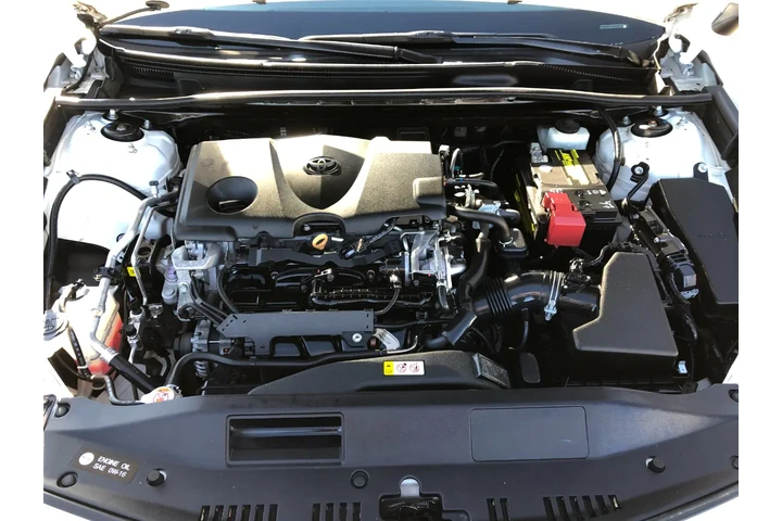 $21867 : 2020 Camry SE image 1