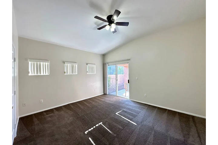 $900 : Wonderful open and spacious ! image 2