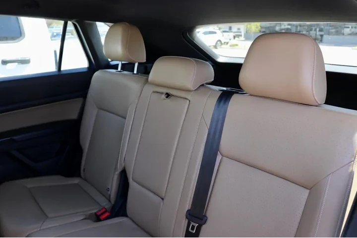 2020 Atlas Cross Sport image 3