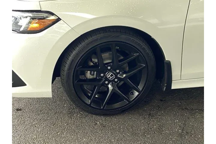 Honda Civic 2024 Sport 4dr S image 9