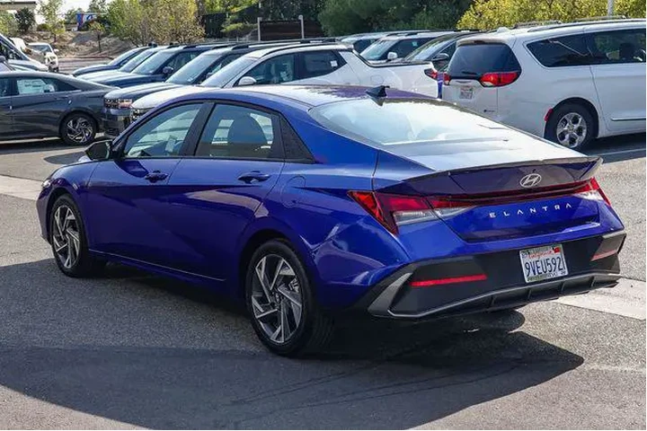 $21000 : Hyundai ELANTRA 2025 SEL Spo image 7