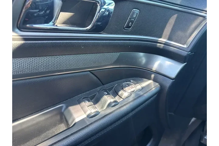 $18900 : Ford Explorer 2018 AWD XLT 4 image 7