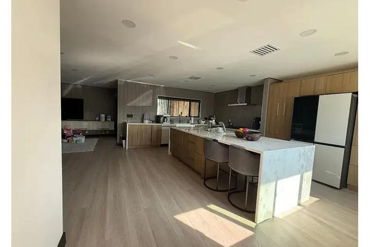 $2500 : Beautifully Renovated 3-Bed, 2 image 1