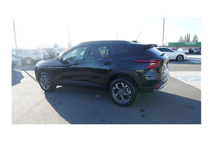 $21984 : 2025 Trax LT image 8