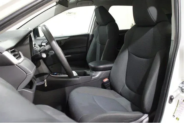 $31998 : Toyota RAV4 2024 AWD LE 4dr image 5