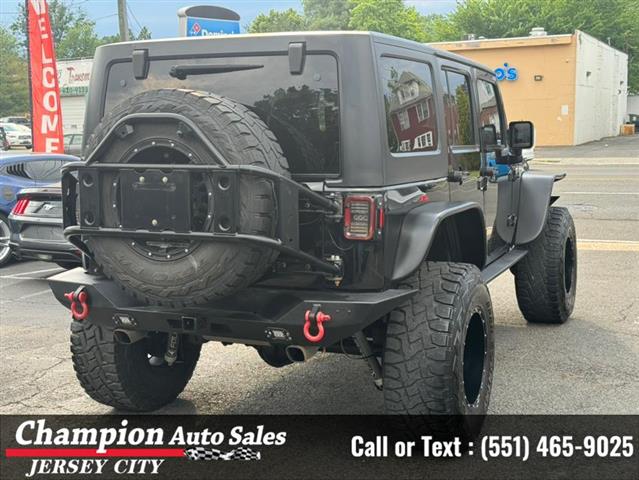 Used 2016 Wrangler Unlimited image 7