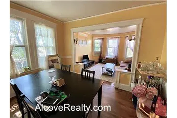 $3900 : Rental property with 3 bedro image 9