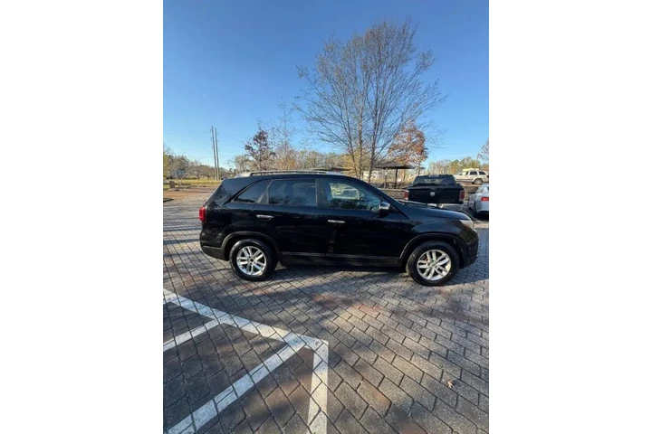 $5000 : 2014 Sorento LX image 4