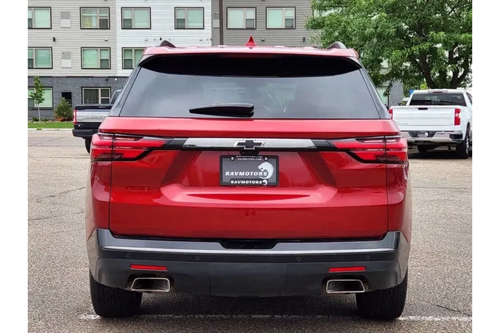$27594 : 2022 Traverse Premier image 10