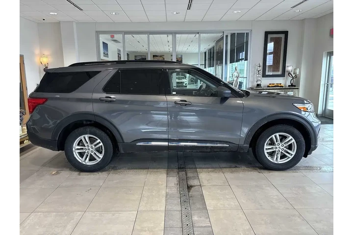 $29878 : Ford Explorer 2022 AWD XLT 4 image 2