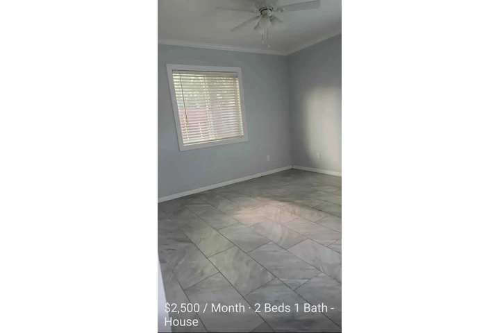 $2500 : Casa en South Gate image 4