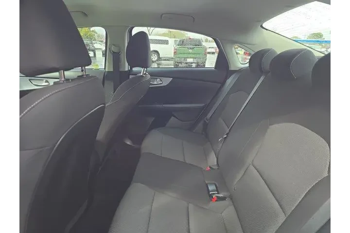 $19995 : Kia Forte 2024 LX 4dr Sedan image 8