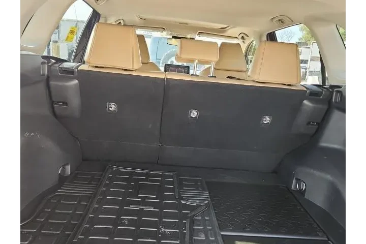 $22999 : Toyota RAV4 2021 XLE Premium image 6