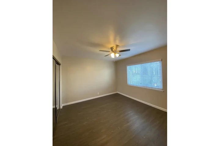 $1350 : controlled access community image 7