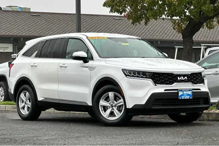 $19391 : Kia Sorento 2022 LX 4dr SUV image 2