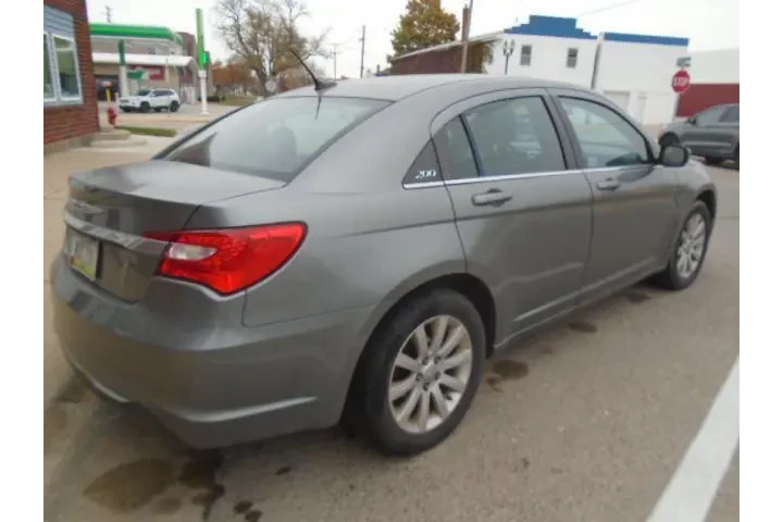 Chrysler 200 2013 Touring 4d image 6