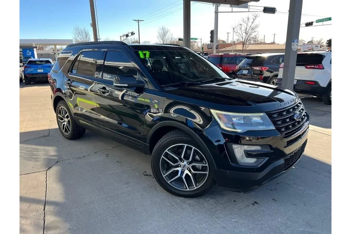 2017 Explorer Sport 4WD image 3