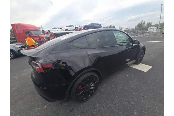 $27490 : Tesla Model Y 2023 AWD Perfo image 4