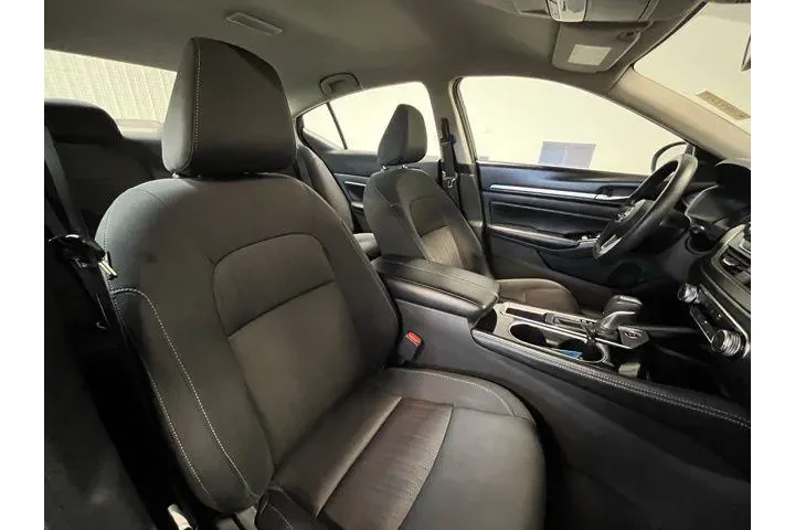 $17960 : Nissan Altima 2023 2.5 SV 4d image 9