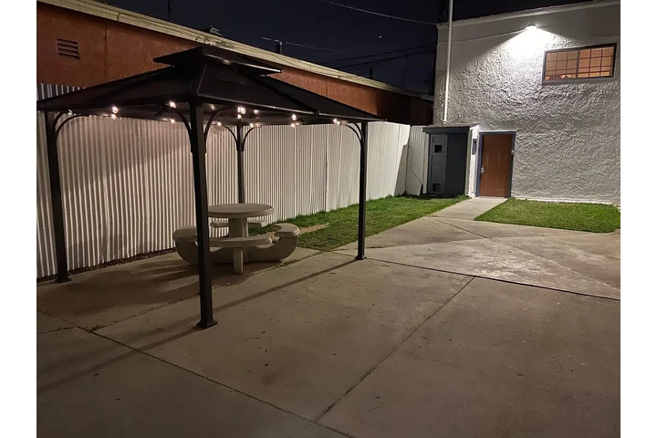 $800 : 2 BEDROOM 1 BATHROOM PRIVATE image 6