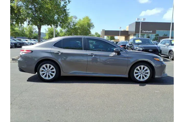 $17995 : Toyota Camry 2019 LE 4dr Sed image 6