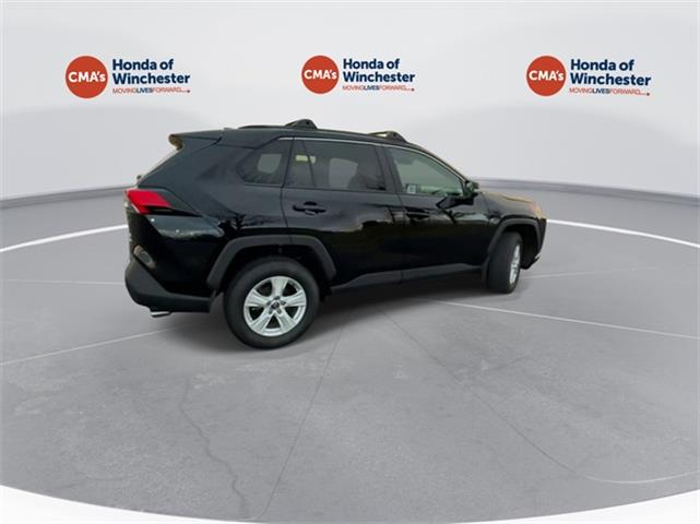 $29100 : PRE-OWNED 2021 TOYOTA RAV4 XLE image 8