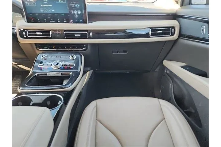 $31995 : Lincoln Nautilus 2022 AWD Re image 10