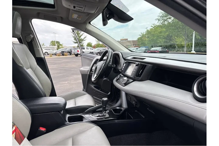 $16500 : 2018 RAV4 Limited image 4