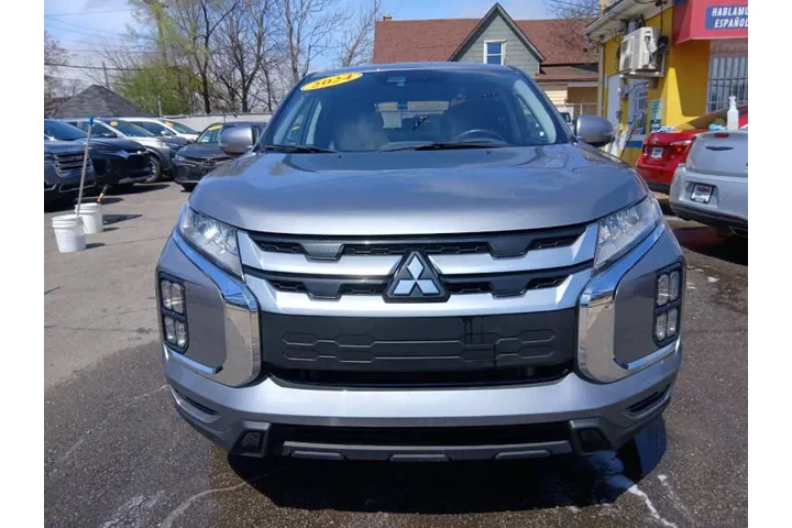 2024 Outlander Sport SE image 4